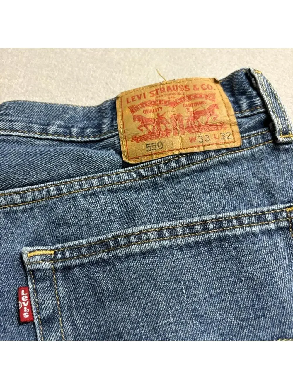 Levis 550 Relaxed Fit Jeans Mens 33x32 Blue Denim Medium Wash Red Tab